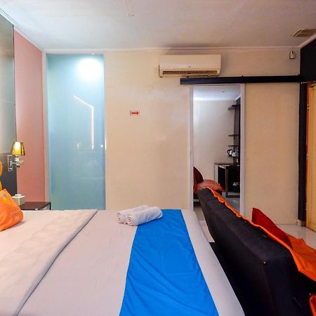 Sans Hotel International Surabaya Gubeng Bagian luar foto