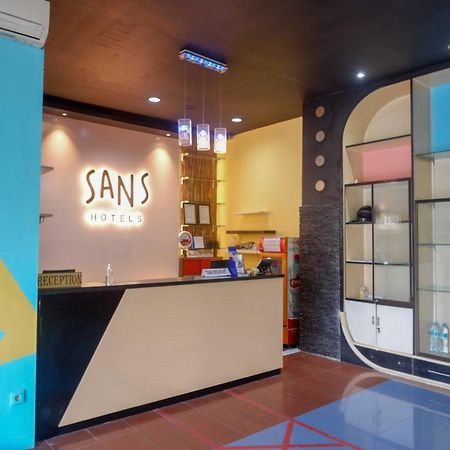 Sans Hotel International Surabaya Gubeng Bagian luar foto