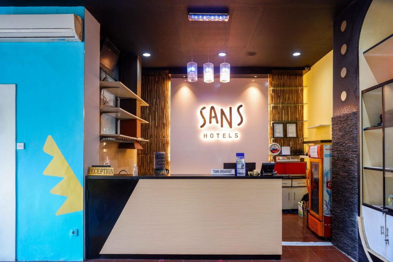 Sans Hotel International Surabaya Gubeng Bagian luar foto