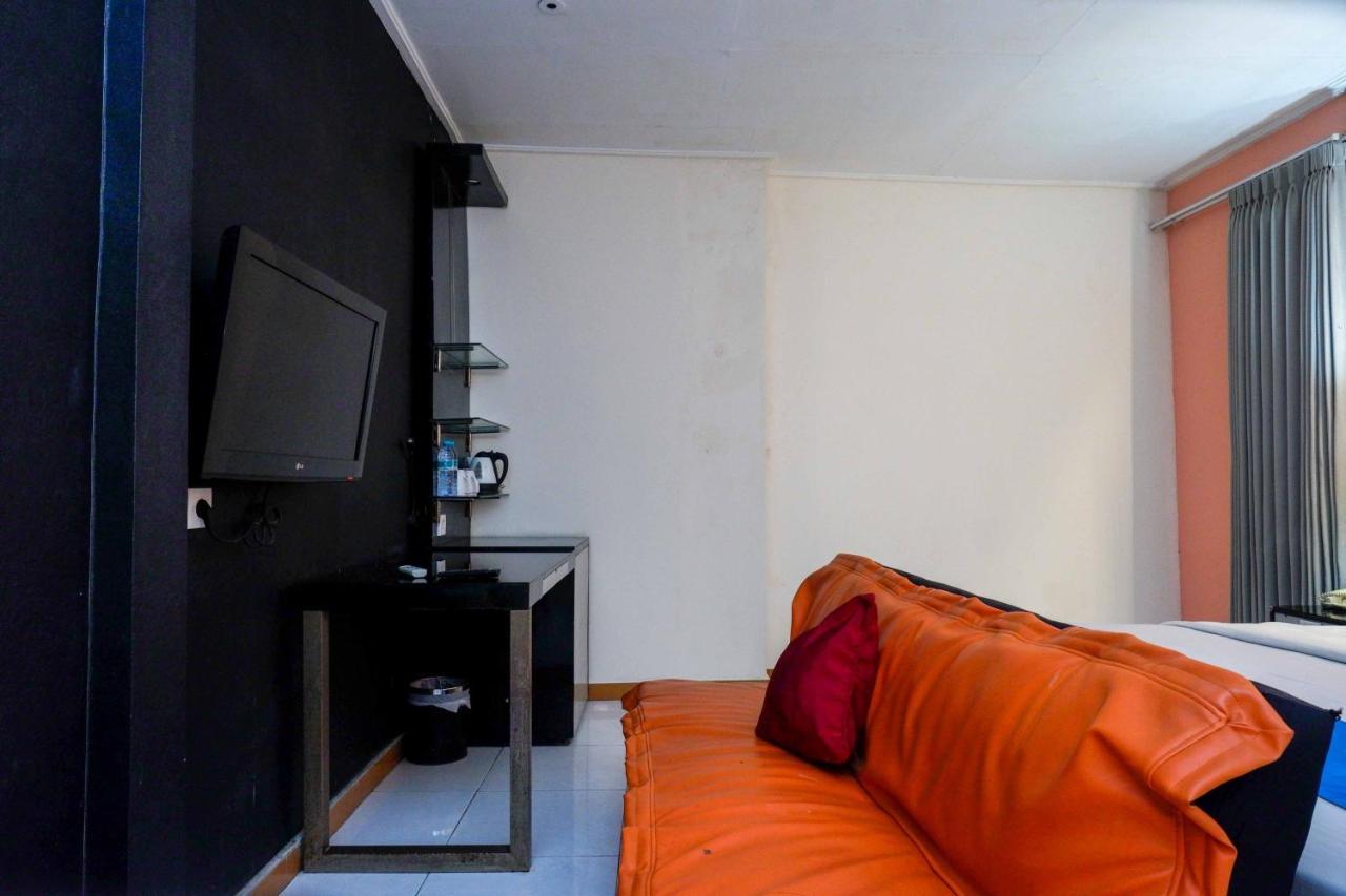 Sans Hotel International Surabaya Gubeng Bagian luar foto