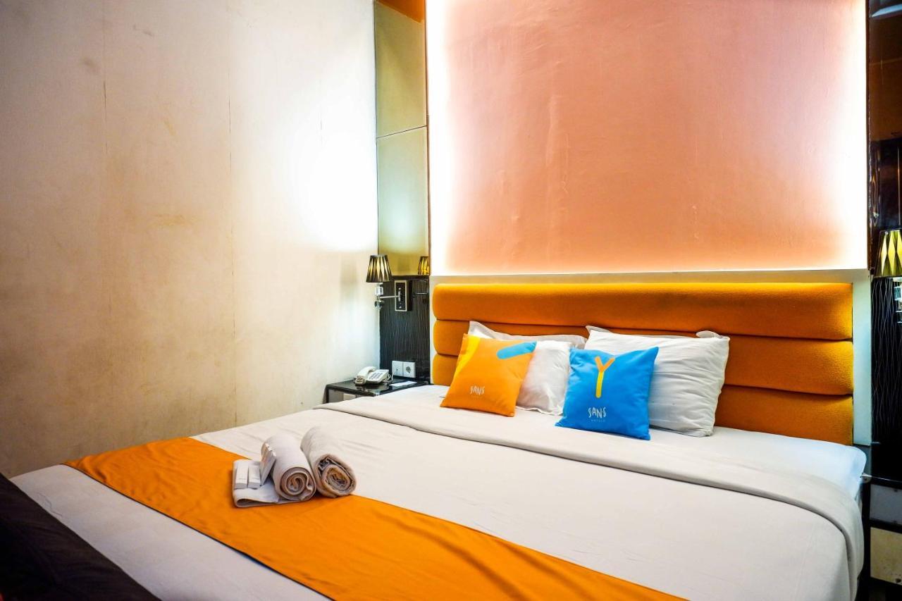 Sans Hotel International Surabaya Gubeng Bagian luar foto