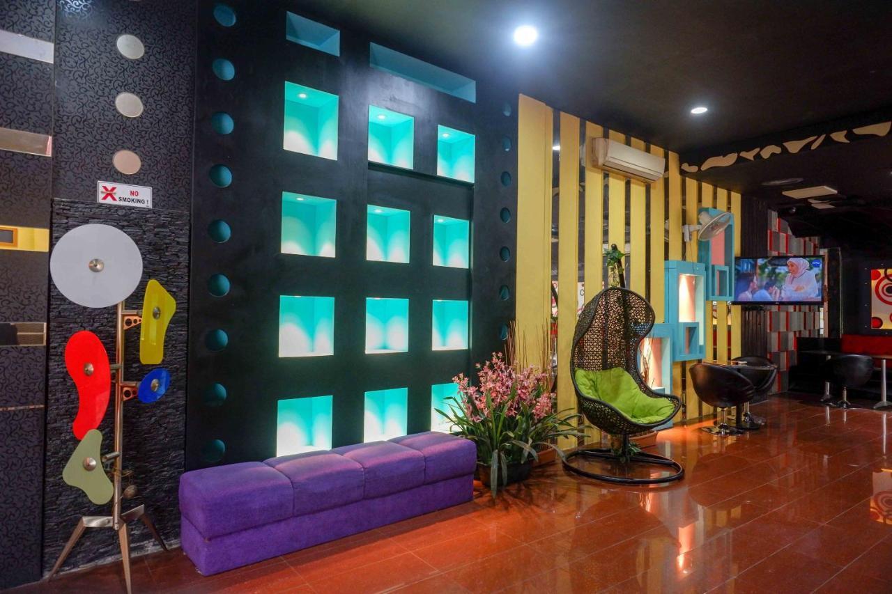 Sans Hotel International Surabaya Gubeng Bagian luar foto