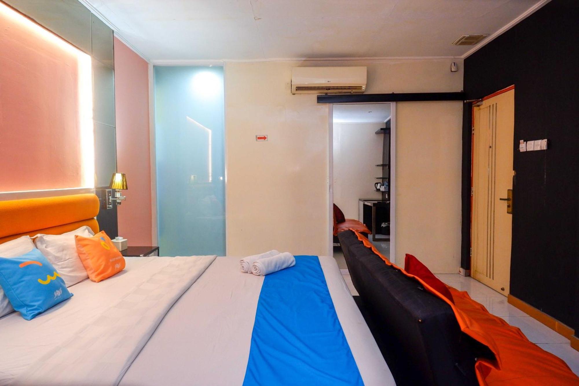 Sans Hotel International Surabaya Gubeng Bagian luar foto