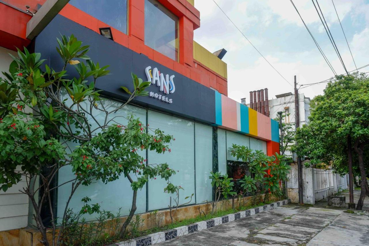 Sans Hotel International Surabaya Gubeng Bagian luar foto