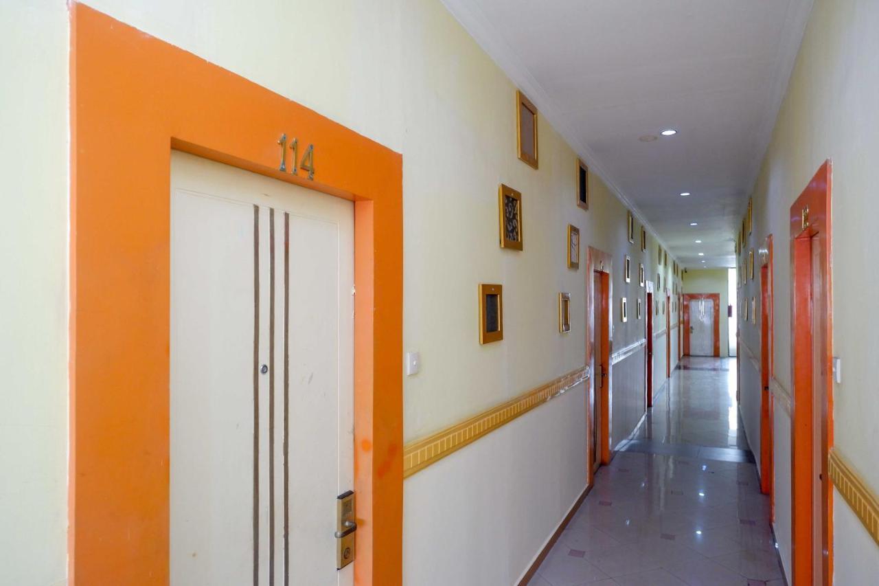 Sans Hotel International Surabaya Gubeng Bagian luar foto