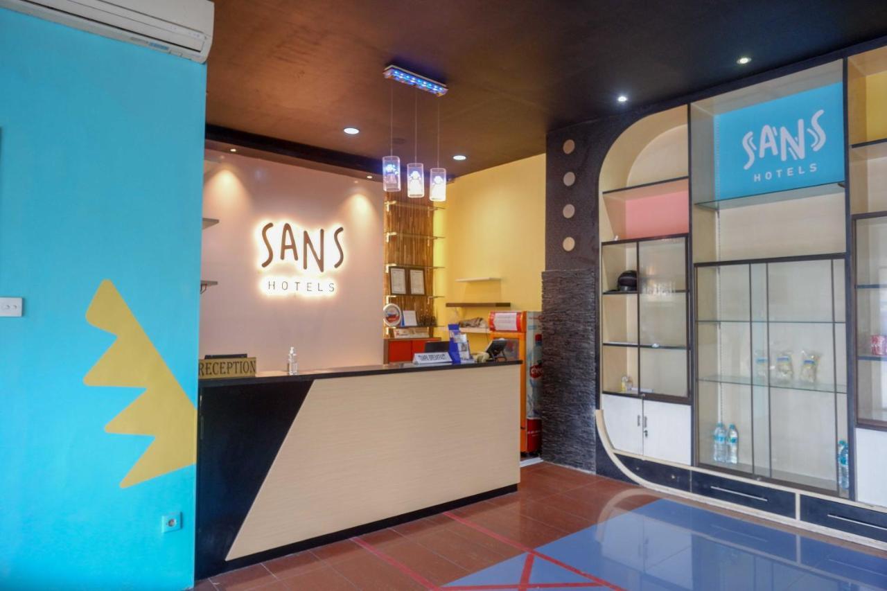 Sans Hotel International Surabaya Gubeng Bagian luar foto