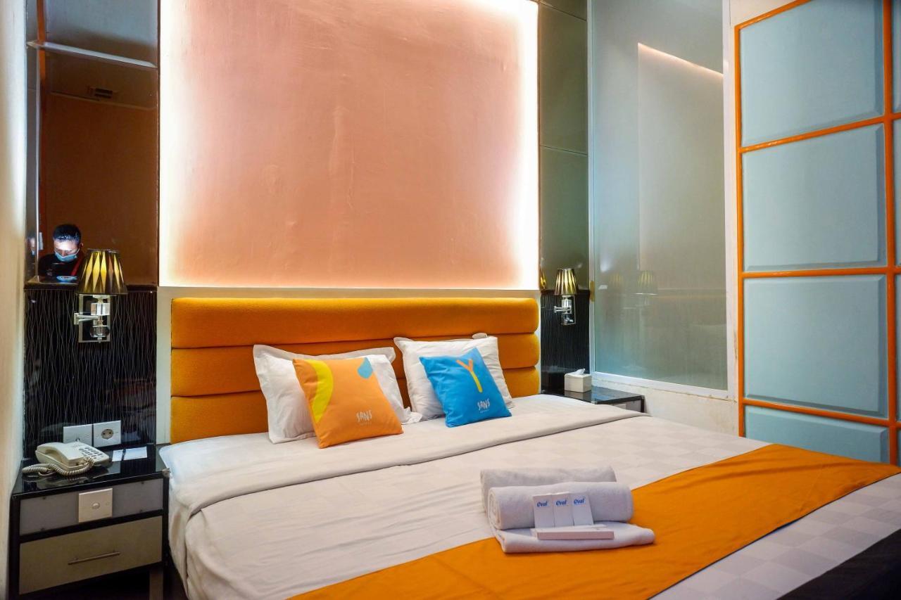 Sans Hotel International Surabaya Gubeng Bagian luar foto