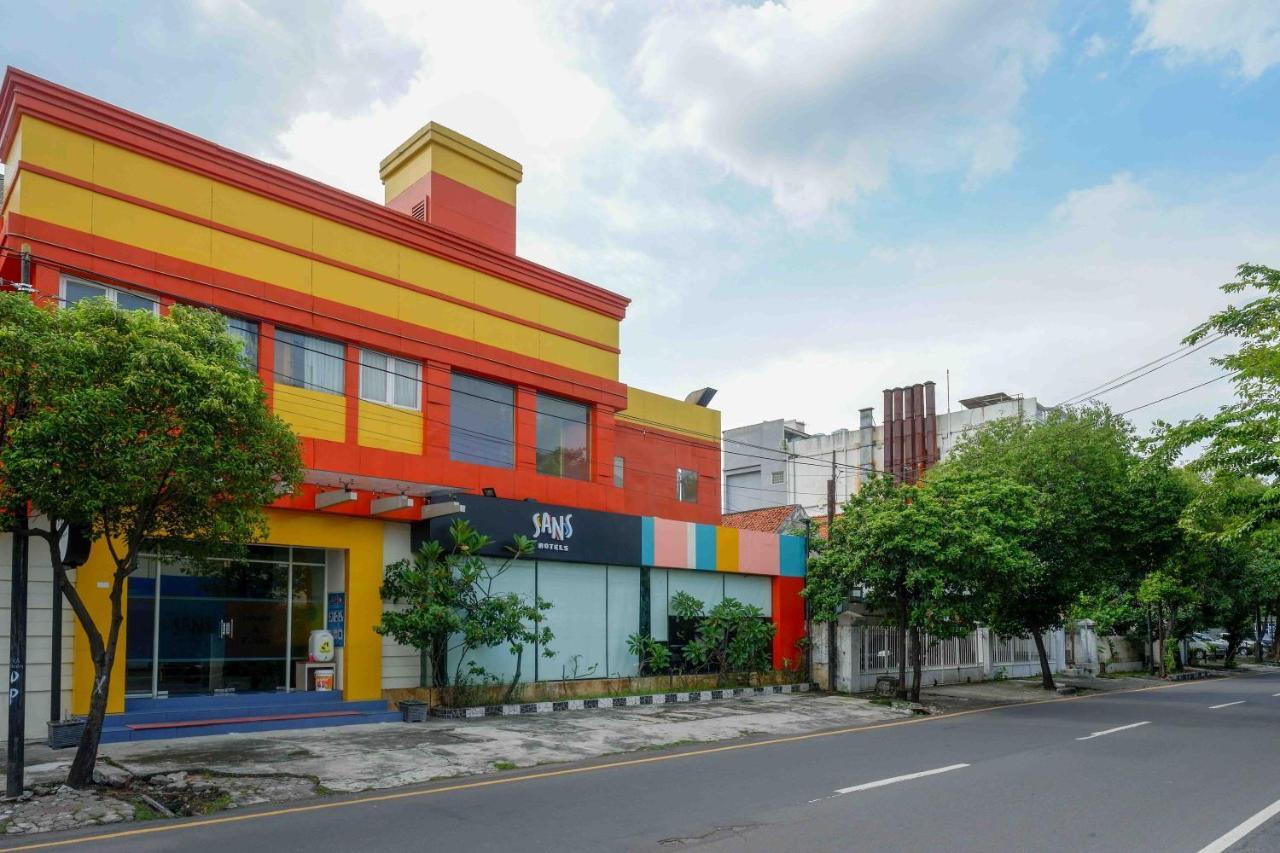 Sans Hotel International Surabaya Gubeng Bagian luar foto