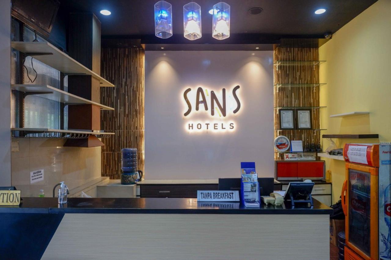 Sans Hotel International Surabaya Gubeng Bagian luar foto