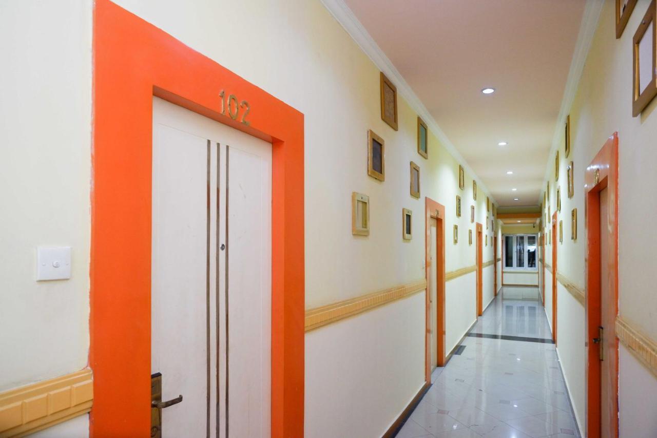 Sans Hotel International Surabaya Gubeng Bagian luar foto