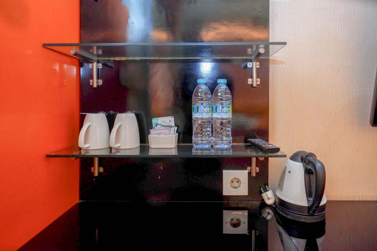 Sans Hotel International Surabaya Gubeng Bagian luar foto