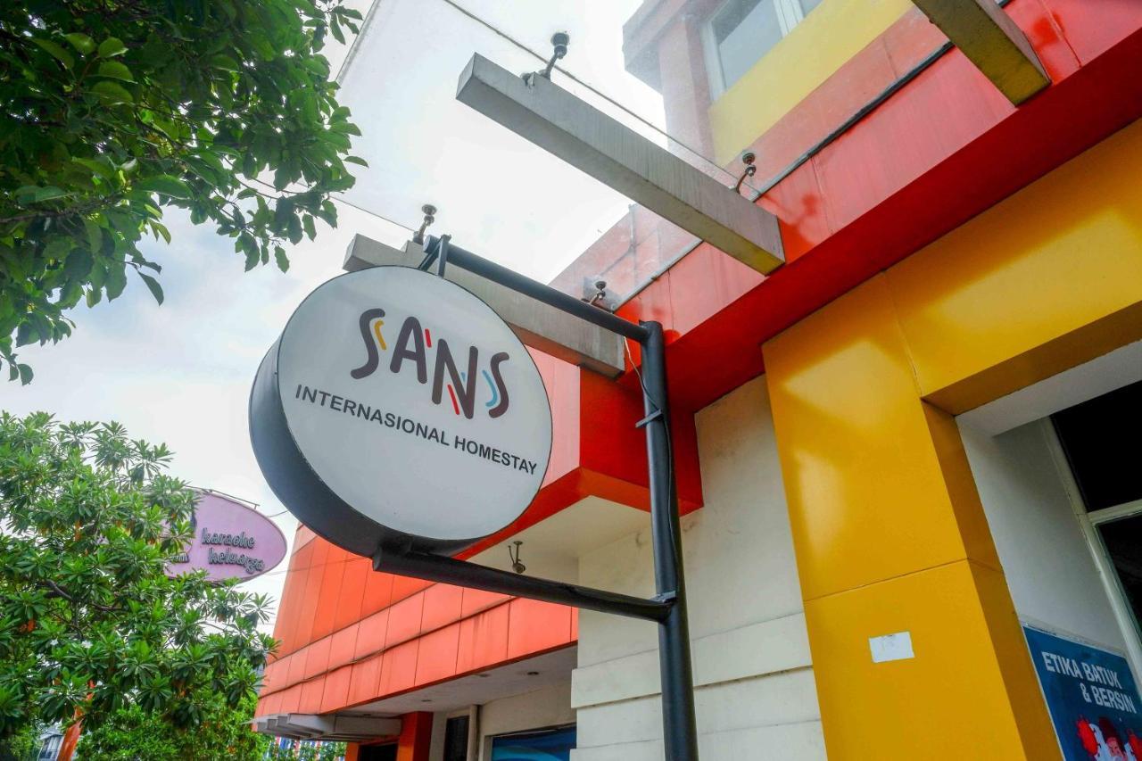 Sans Hotel International Surabaya Gubeng Bagian luar foto