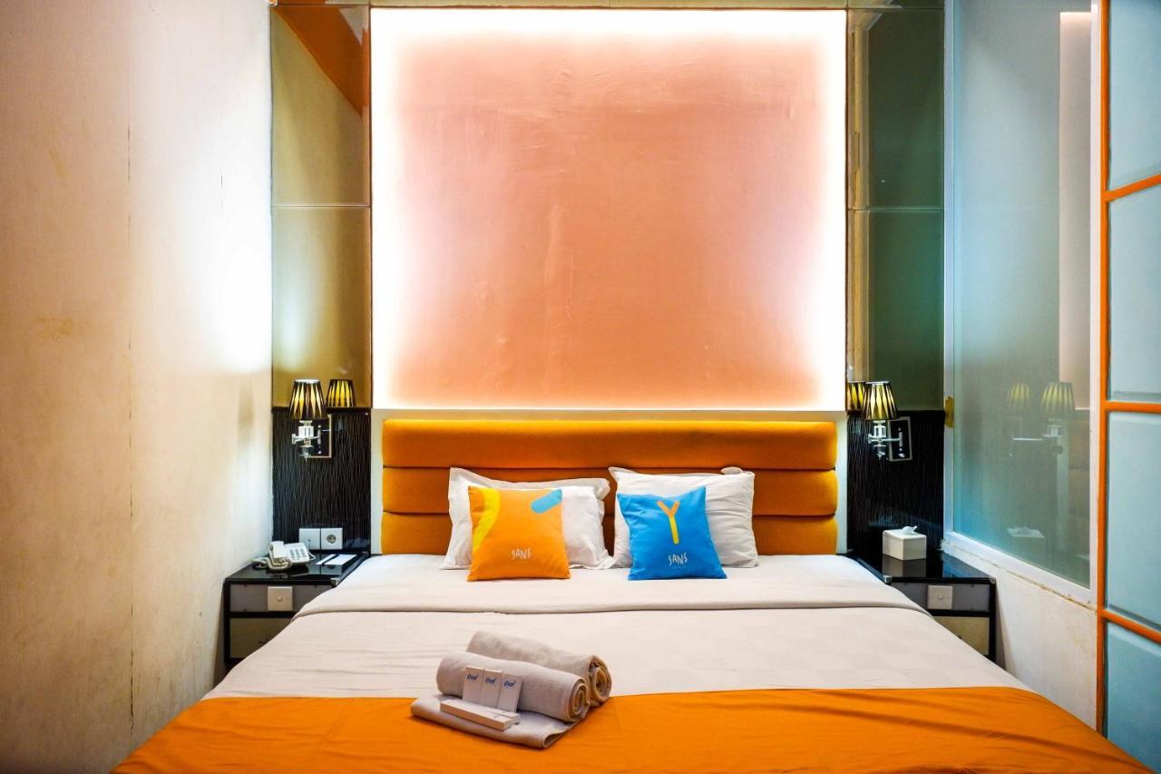 Sans Hotel International Surabaya Gubeng Bagian luar foto