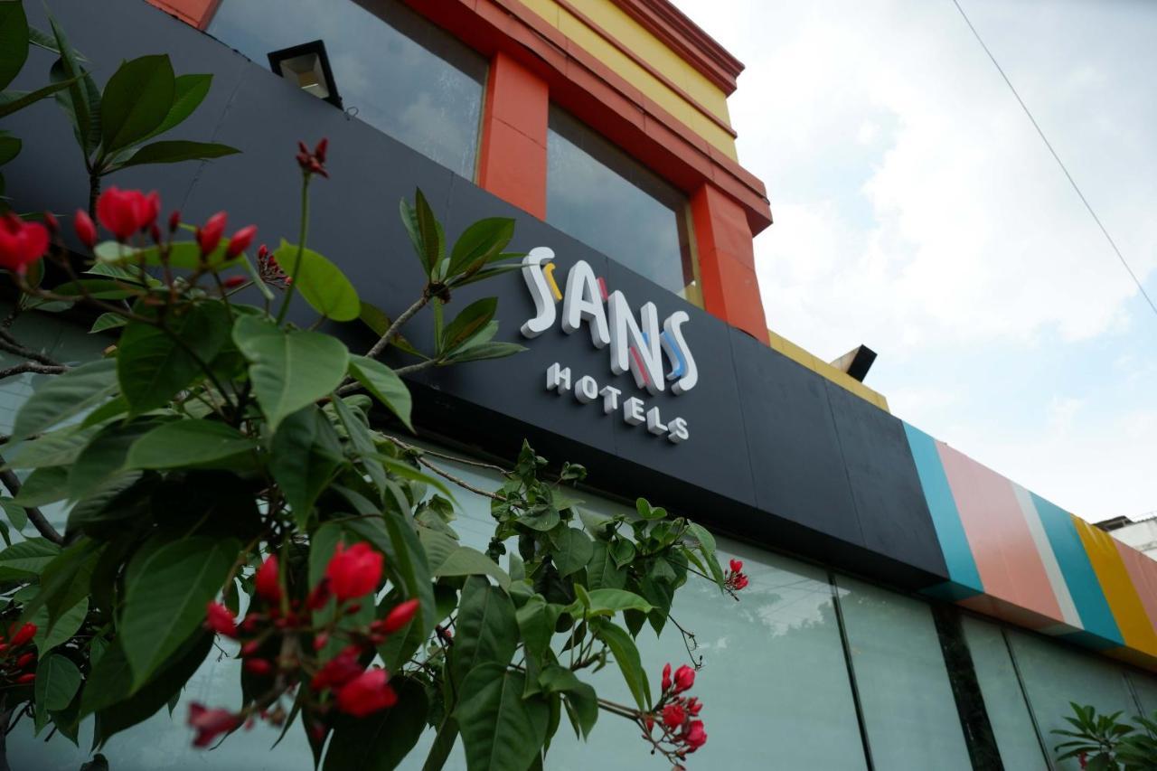Sans Hotel International Surabaya Gubeng Bagian luar foto