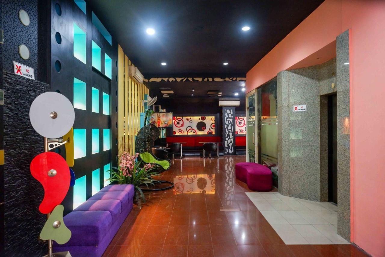 Sans Hotel International Surabaya Gubeng Bagian luar foto