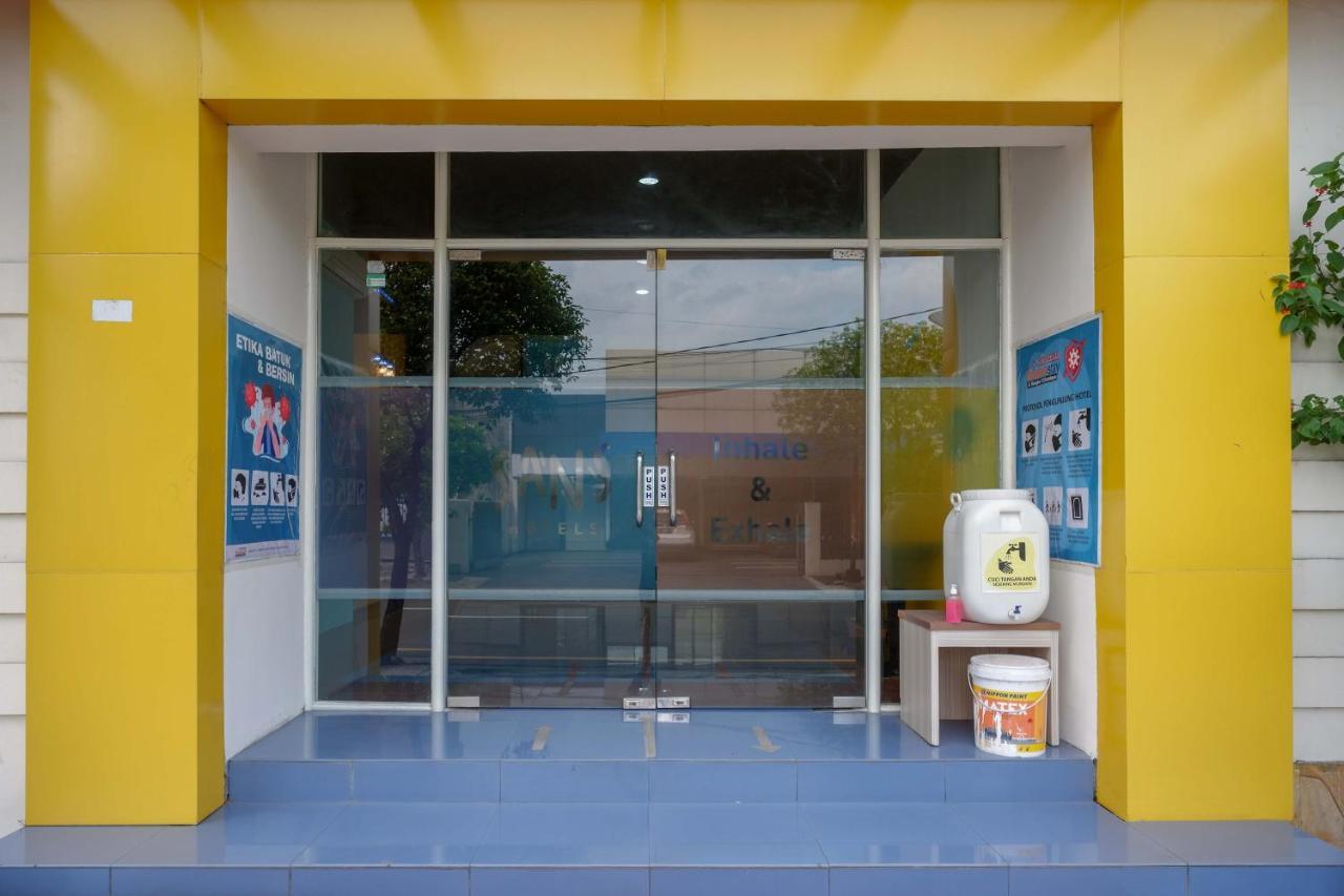 Sans Hotel International Surabaya Gubeng Bagian luar foto
